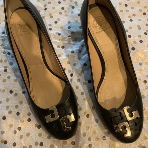 RARE Tory Burch Leather Black Lowell Wedges GOLD Logo - Picture 4 of 6